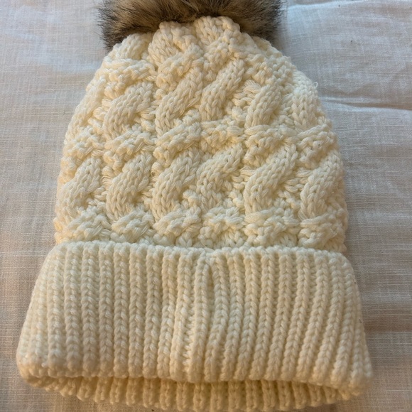 NWOT C.C. Cheveux Exclusive Knit Lined Pom Beanie - Picture 5 of 6